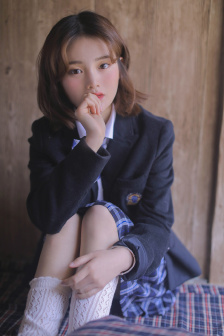 小草莓 吃香蕉