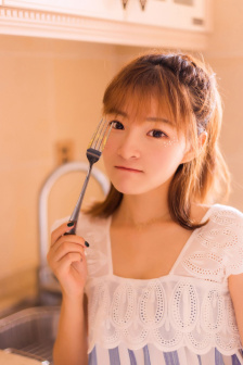 他将头埋进双腿间吮小核乔又夏